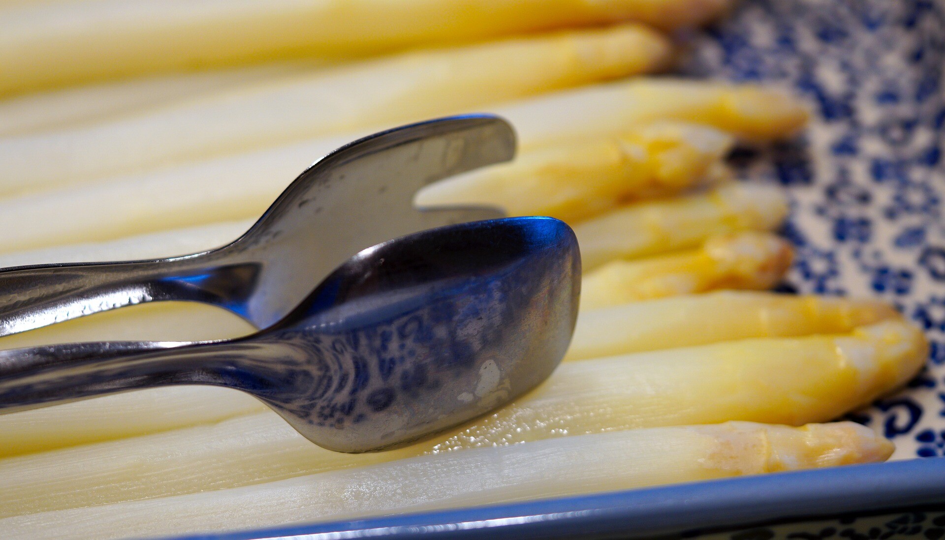 Top Spargel essen in Köln | Max Stark | Mr. Köln | Foto: Max Stark